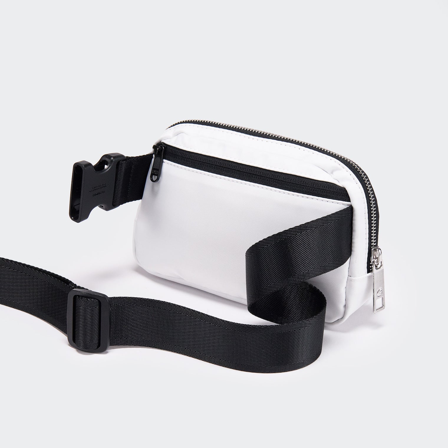 Pander Everywhere Belt Bag 1L in White - product detail 5