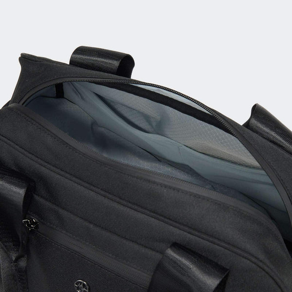 Pander Banwagon 23L duffel bag in Black Onyx, open main compartment from above