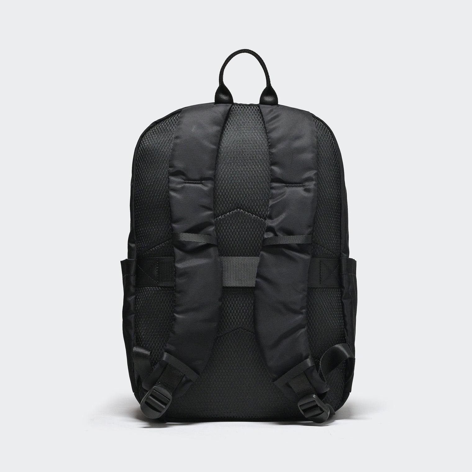 Pander 22L Black backpack breathable mesh back panel and padded shoulder straps