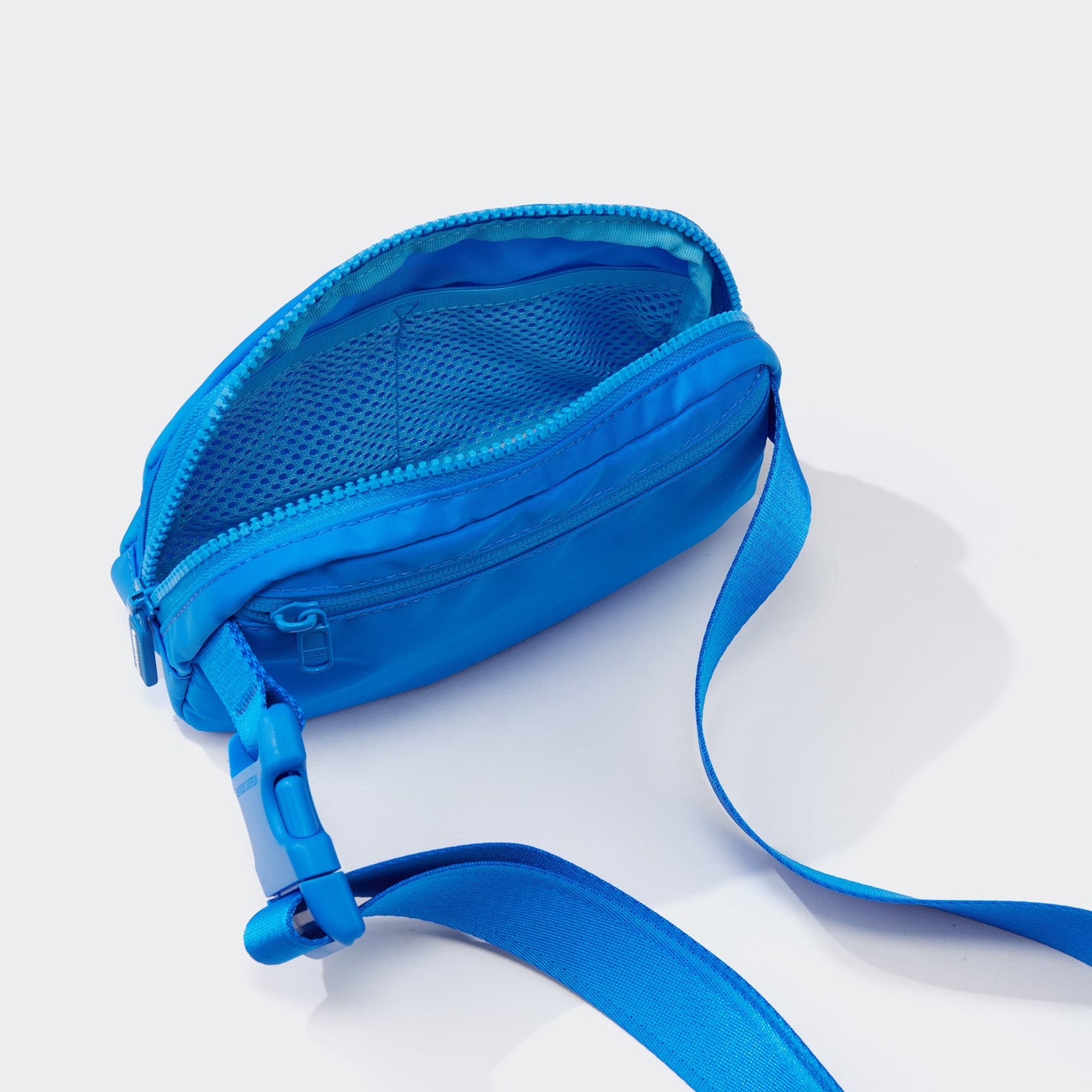 Pander 1L double zipper water-repellent nylon belt bag in Capri Blue, product view 7