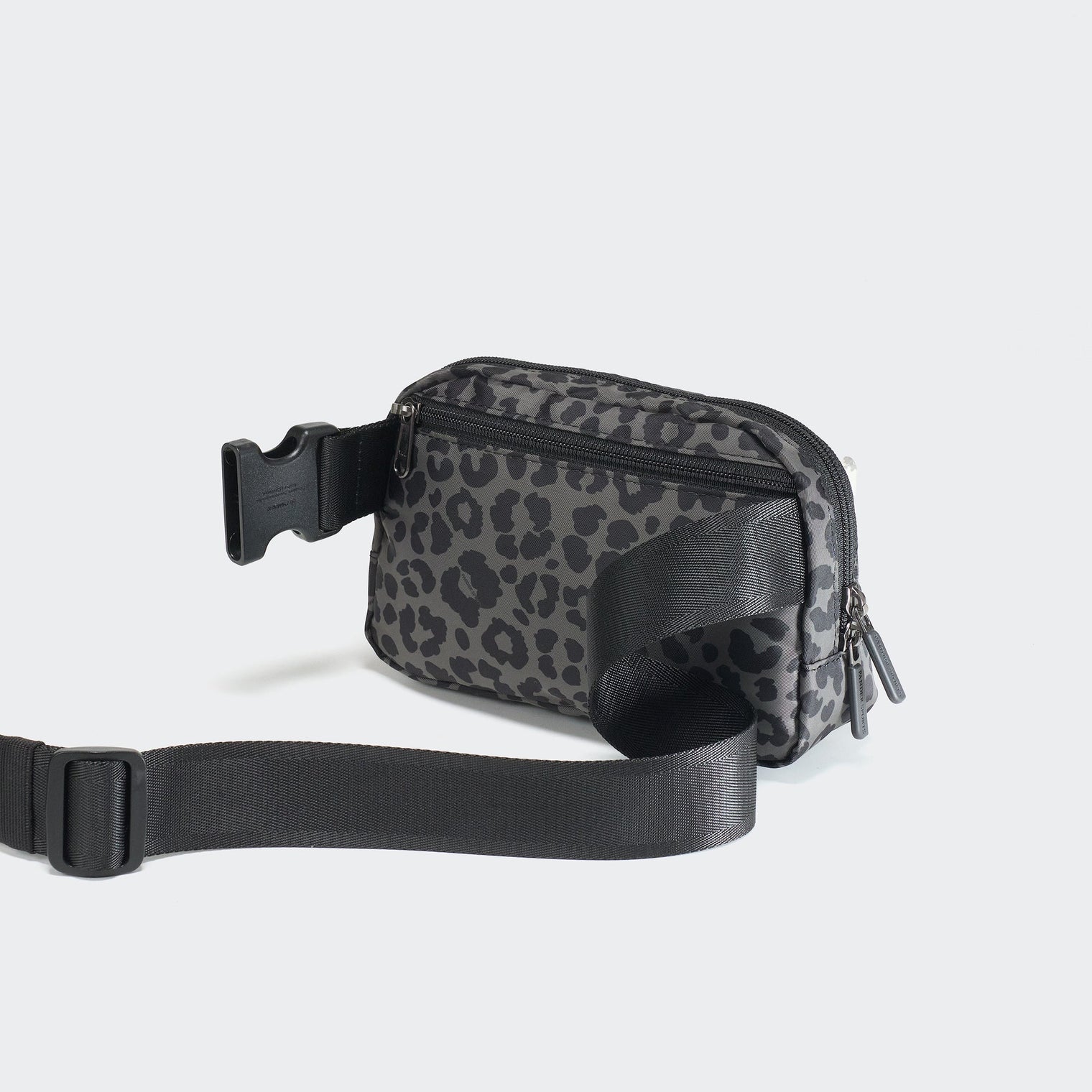 Pander 1L double zipper water-repellent nylon belt bag in Grey Leopard, product view 4