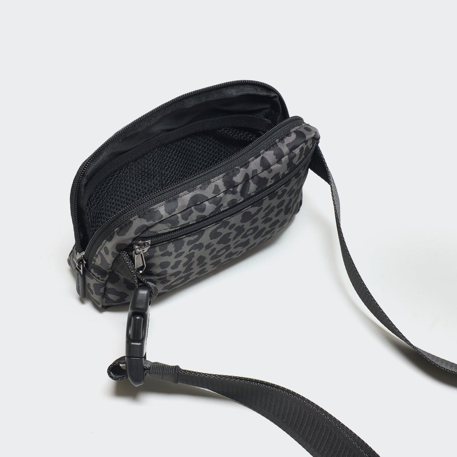 Pander 1L double zipper water-repellent nylon belt bag in Grey Leopard, product view 7