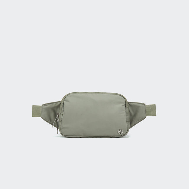 PANDER 2L water-resistant belt bag in Grey Sage, side and zipper detail