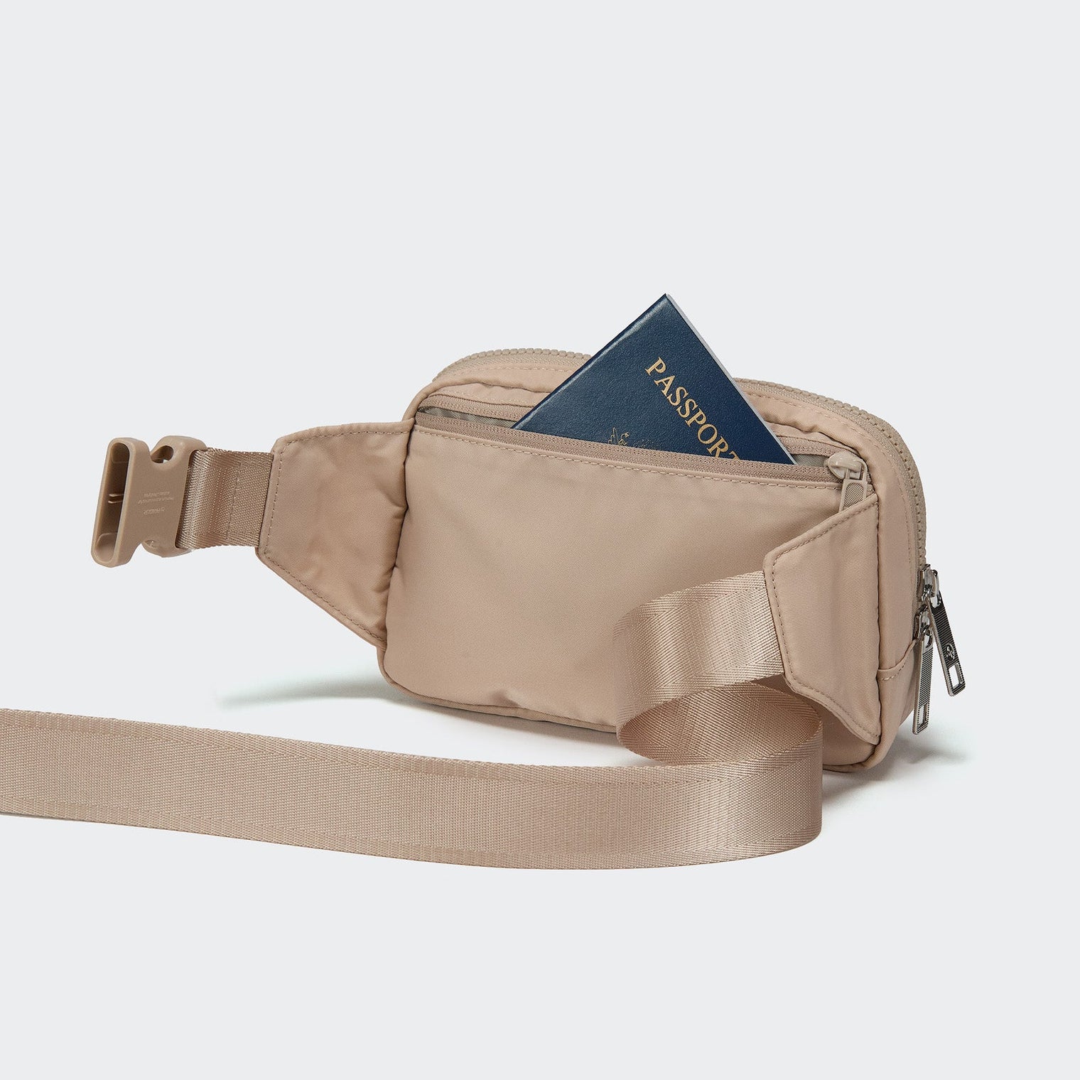 PANDER 2L fanny pack in Raw Linen, interior organization detail