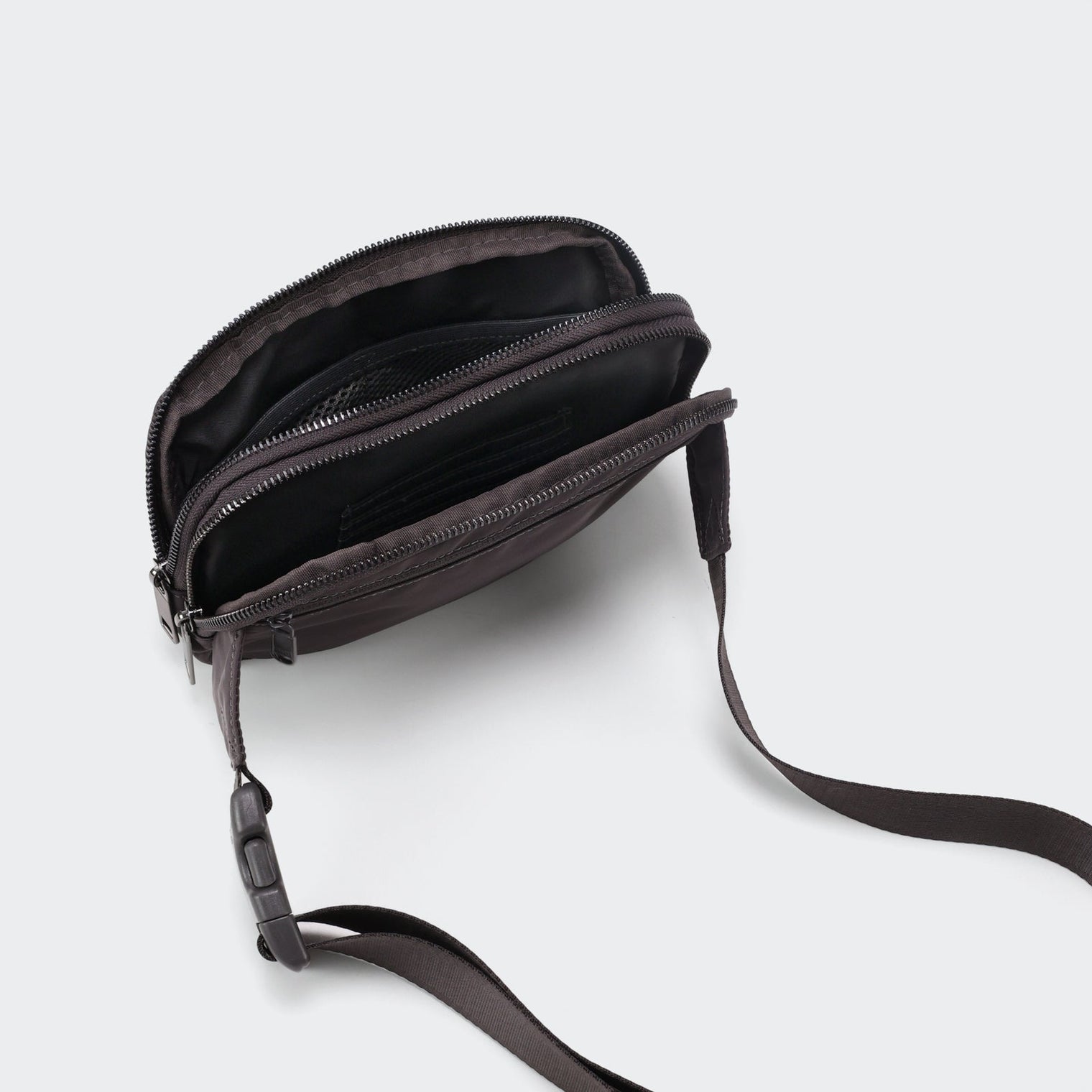 Pander 5 zipper pocket 2L belt bag in Dim Grey, product detail view 6