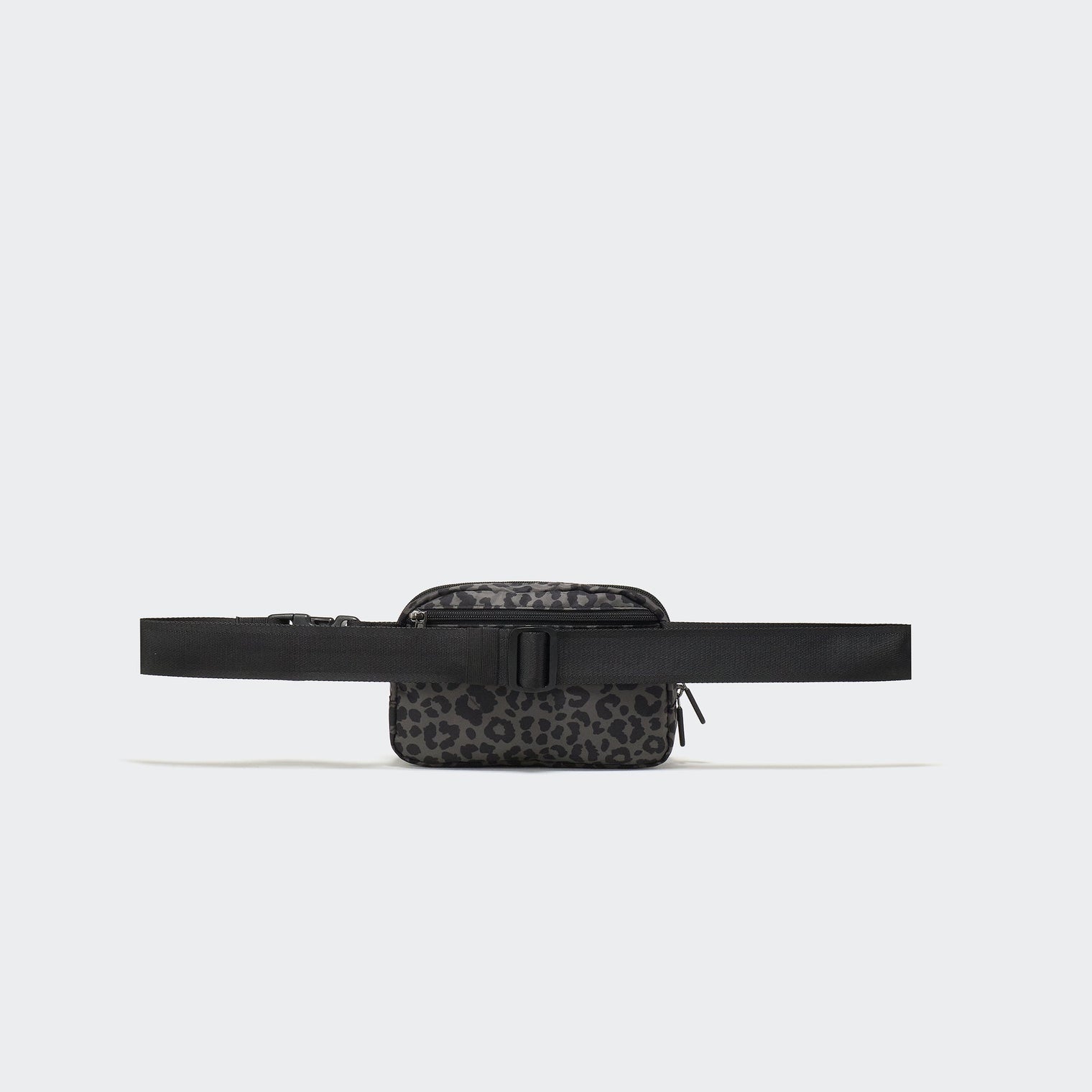 Pander 1L double zipper water-repellent nylon belt bag in Grey Leopard, product view 3