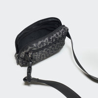Pander 1L double zipper water-repellent nylon belt bag in Grey Leopard, product view 7