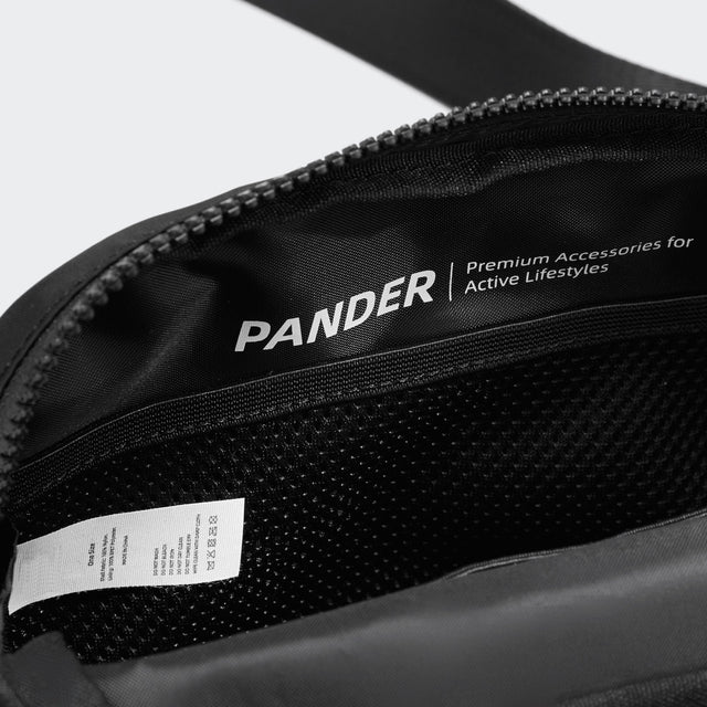 PANDER 2L fanny pack in Black Onyx, interior organization detail