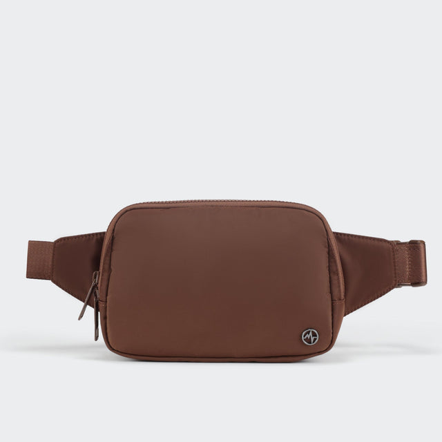 PANDER 2L water-resistant belt bag in Coca Mocha, side and zipper detail