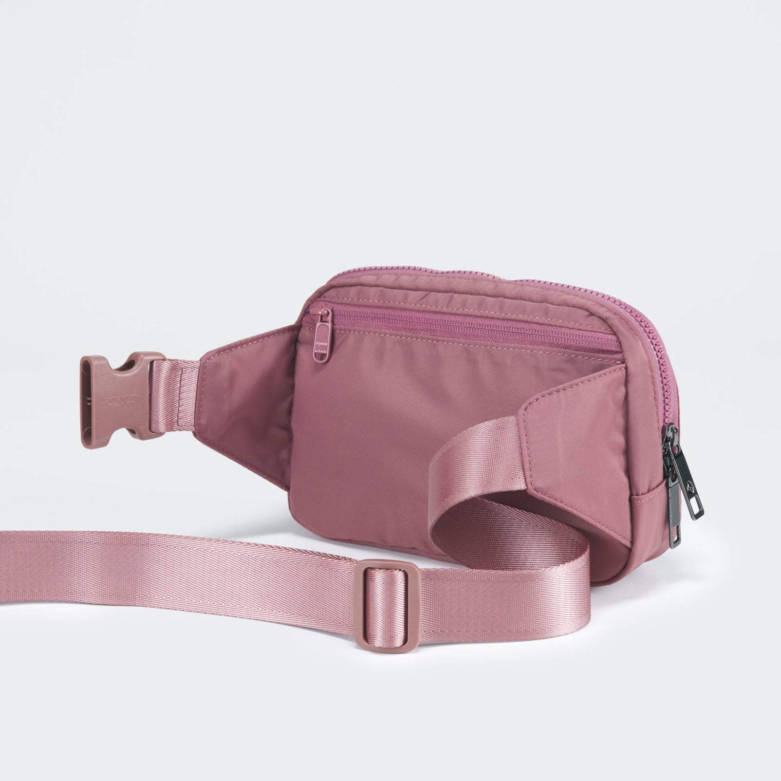 PANDER 2L fanny pack in Dune Pink, interior organization detail