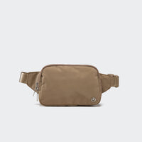 PANDER 2L water-resistant belt bag in Gray Brown, side and zipper detail