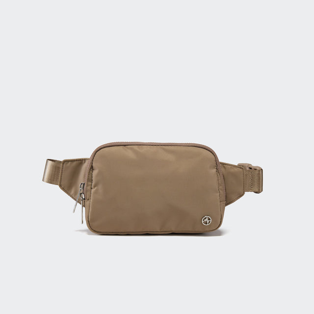 PANDER 2L water-resistant belt bag in Gray Brown, side and zipper detail