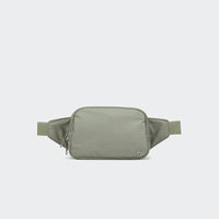 PANDER 2L water-resistant belt bag in Grey Sage, side and zipper detail