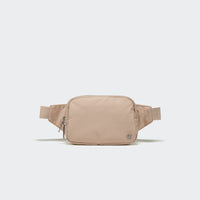PANDER 2L water-resistant belt bag in Raw Linen, side and zipper detail