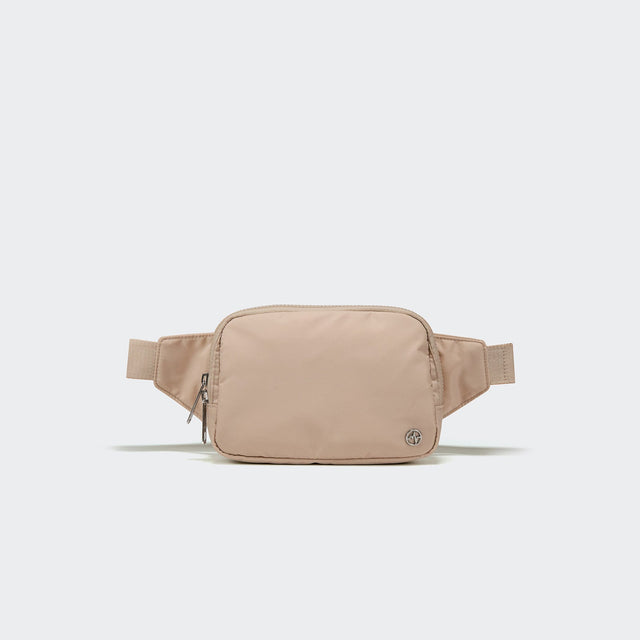 PANDER 2L water-resistant belt bag in Raw Linen, side and zipper detail