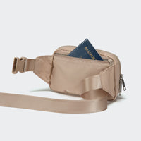 PANDER 2L fanny pack in Raw Linen, interior organization detail