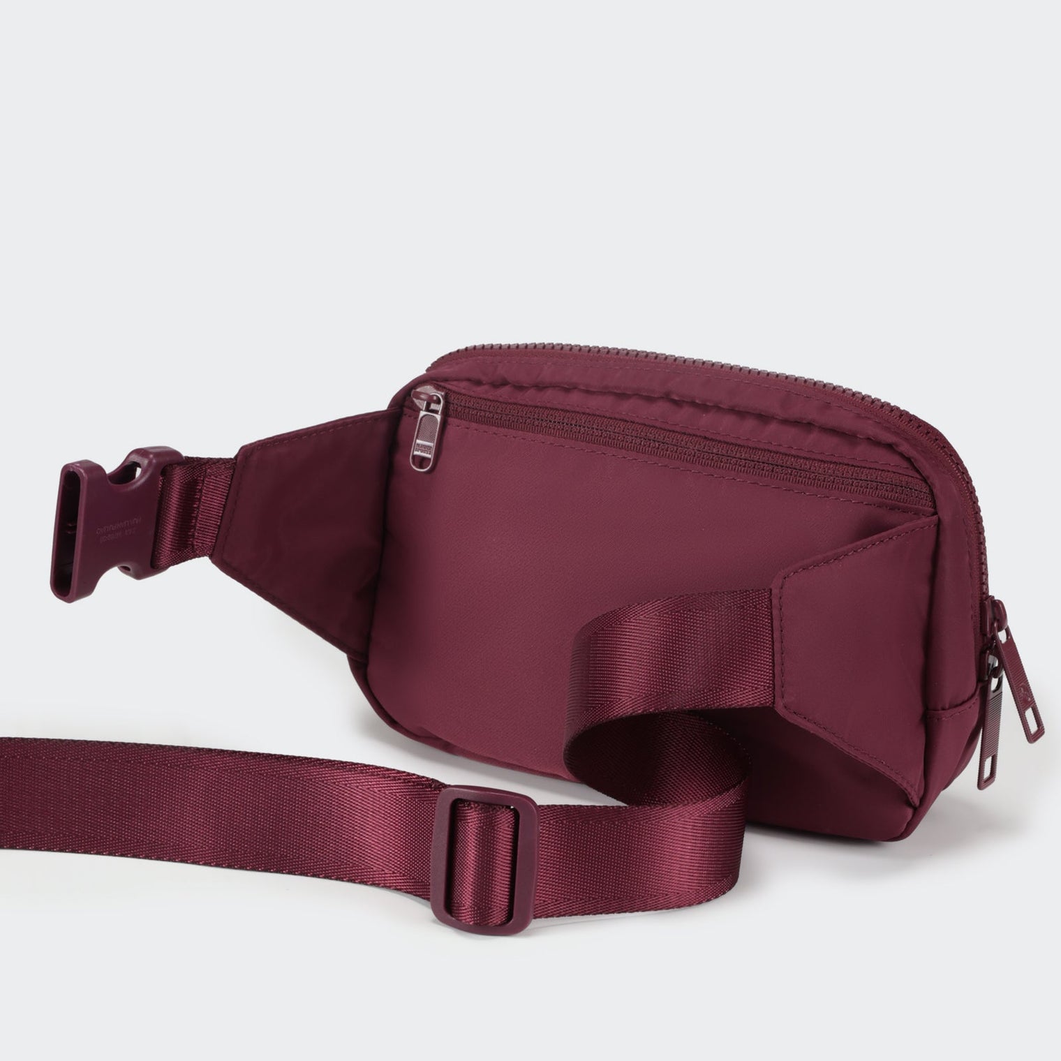 PANDER 2L fanny pack in Red Merlot, interior organization detail